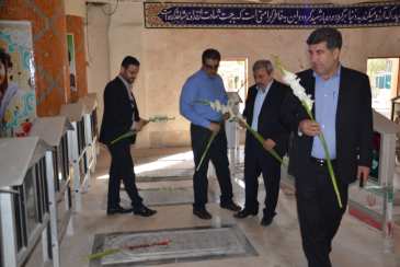 حضور پرسنل آبفای بوشهر در مراسم غبارروبی گلزار شهدا 