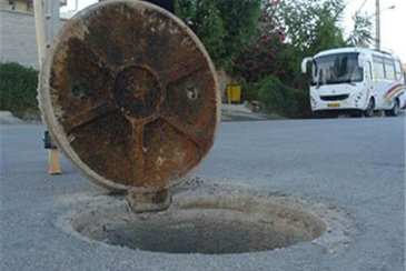 آدم رو فاضلاب در استان بوشهرلایروبی شد
