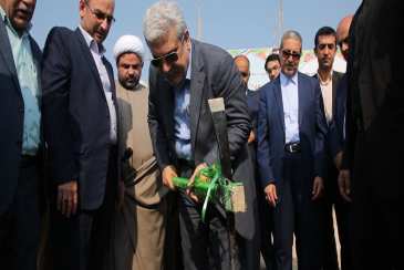 همزمان با هفته دولت عملیات اجرایی خط انتقال آبشیرین‌کن 35 هزار مترمکعبی بوشهر و ساخت مخزن آب 10 هزار متر مکعبی در شبانکاره برای افزایش ظرفیت تامین آب شهر بوشهر آغاز شد.