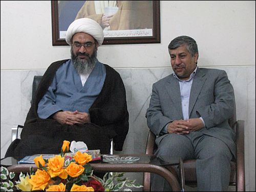 وزیر نیرو گفت :از همه ظرفیتها و شیوه های مختلف آبرسانی برای رفع مشکلات آب استان بوشهر استفاده می کنیم