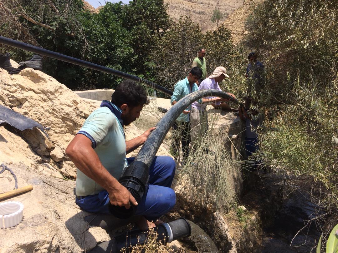 در پی بروزمشکلات آب روستاهای تنگستان مسئولان به یاری این شهرستان شتافتند و راهکارهای لازم برای حل بحران بی آبی روستاهای ساحلی تنگستان ارائه کردند.
