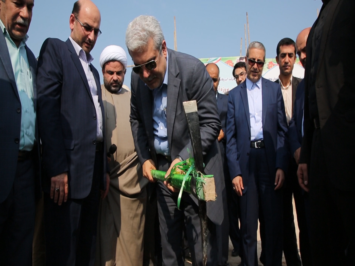 همزمان با هفته دولت عملیات اجرایی خط انتقال آبشیرین‌کن 35 هزار مترمکعبی بوشهر و ساخت مخزن آب 10 هزار متر مکعبی در شبانکاره برای افزایش ظرفیت تامین آب شهر بوشهر آغاز شد.