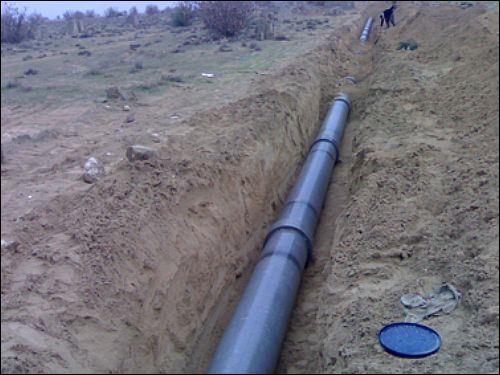 اجرای خط انتقال آبرسانی به 66 واحد مسکونی در اهرم
