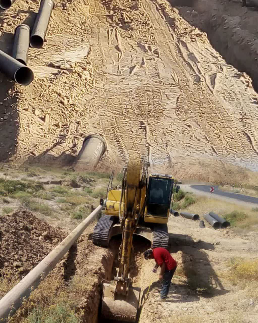پیشرفت اجرای فاز دوم خط انتقال آب به روستاهای ساحلی شهرستان دیر