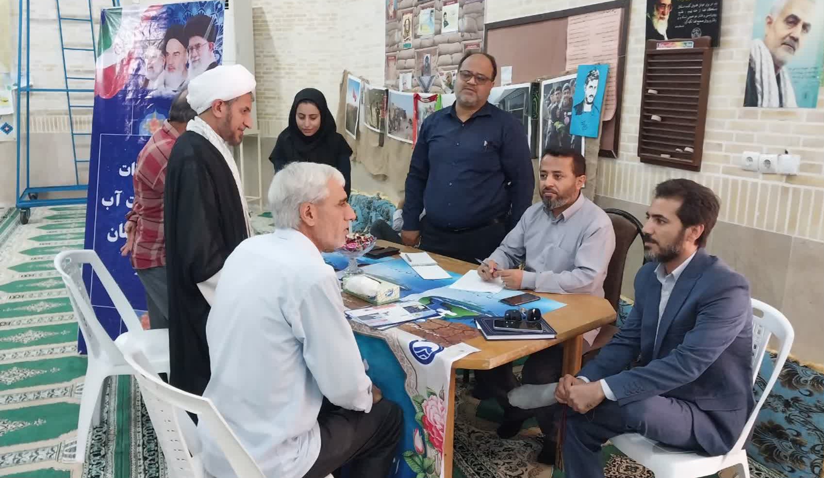 برپایی میز خدمت اداره آبفا شهر عالیشهر در مصلی نماز جمعه 