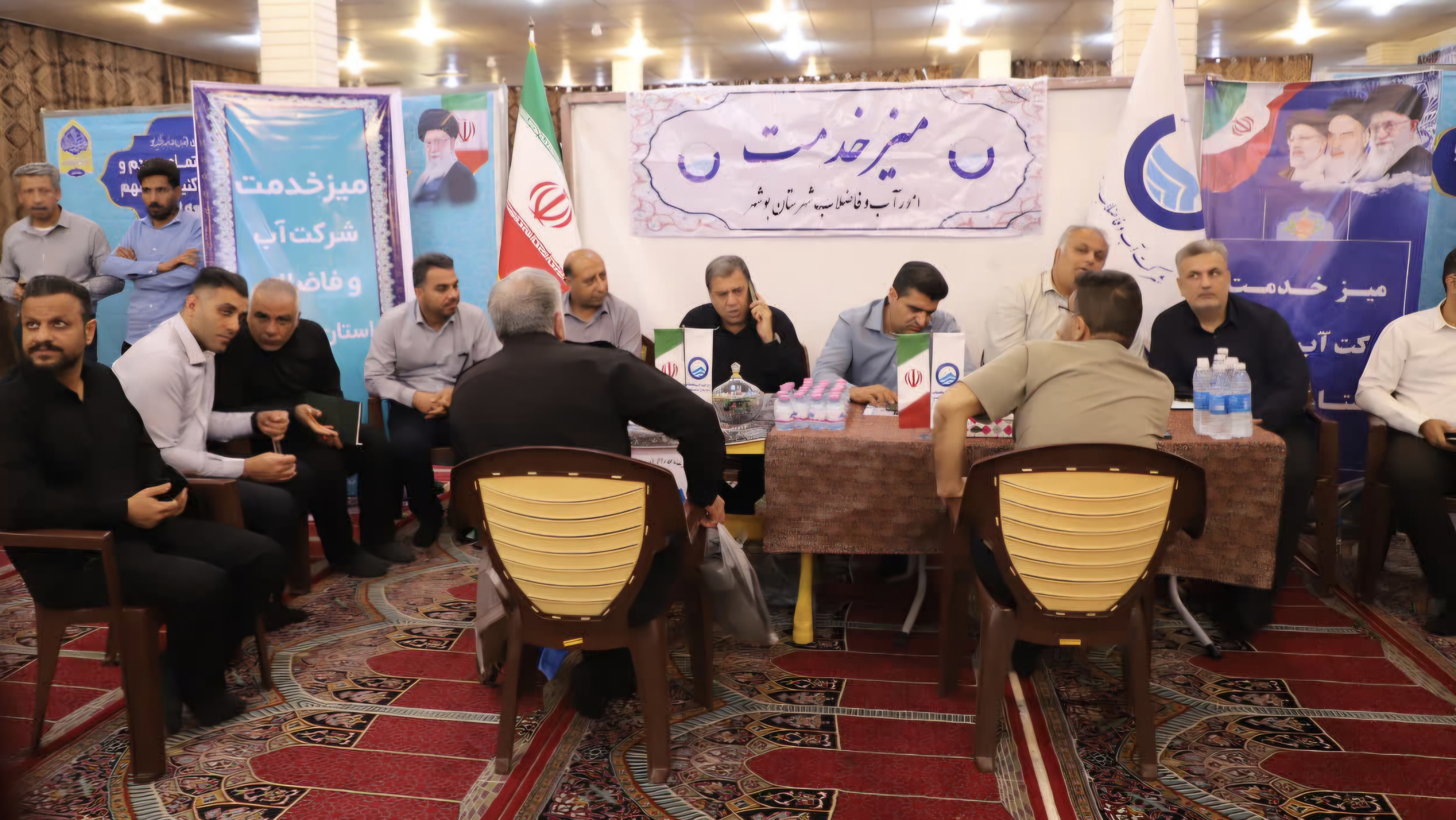  برپایی میز خدمت شرکت آب و فاضلاب استان بوشهر در مصلی نماز جمعه